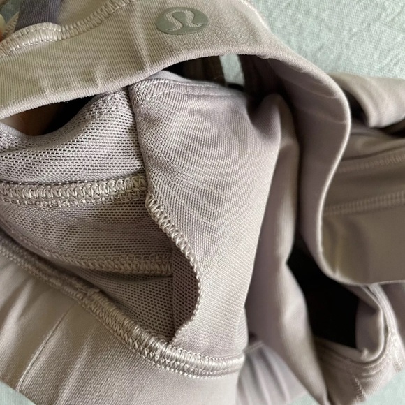 Lululemon Energy Bra *Peek - Picture 8 of 9